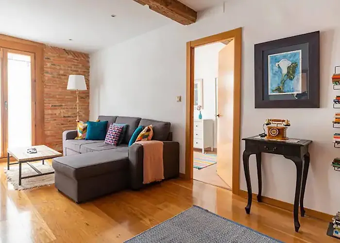 Junto Al Ayuntamiento *