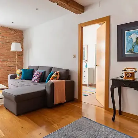 Junto Al Ayuntamiento *